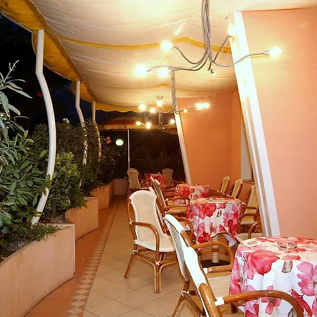Hotel Joli